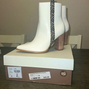 NIB cute white booties